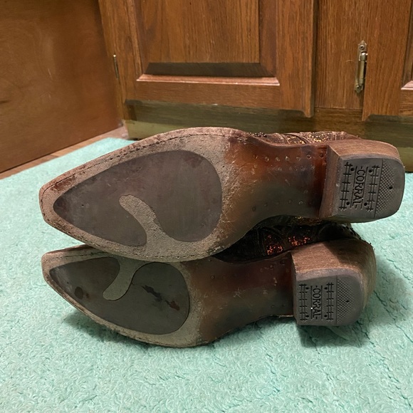 Women’s corral western boots - Picture 2 of 5